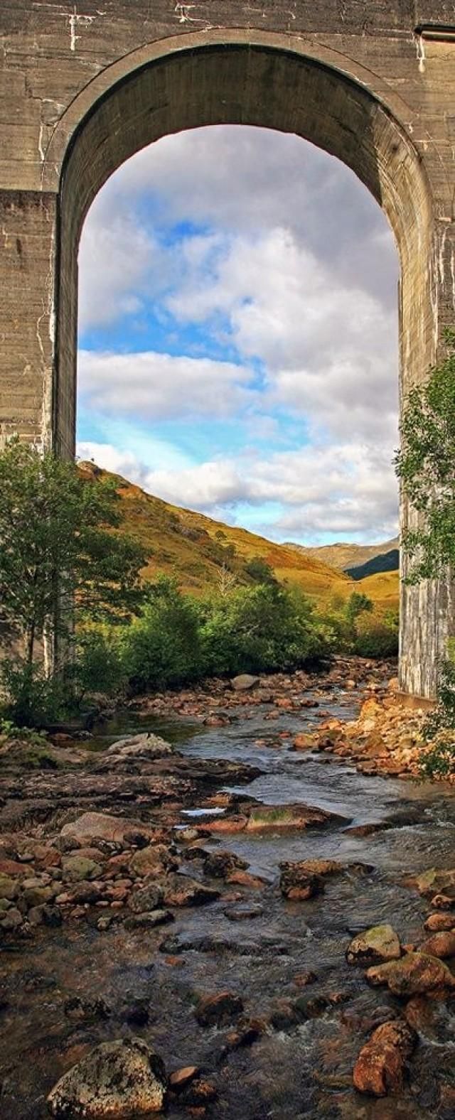 The Finna gently flows down to Loch Shiel under the Glenfinnan railway viaduct in Lochaber, Scottish Highlands • photo: danUK86 on deviantart