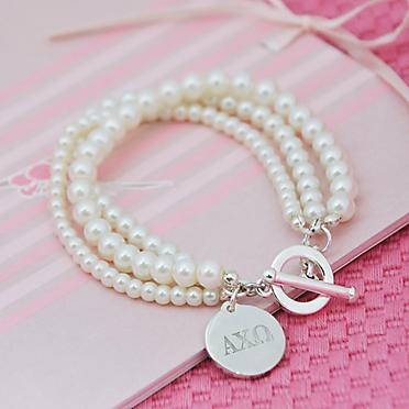 so cute and classic. every sorority girl needs her pearls