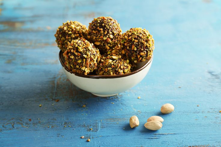 Energy Bliss Balls – Kayla Itsines