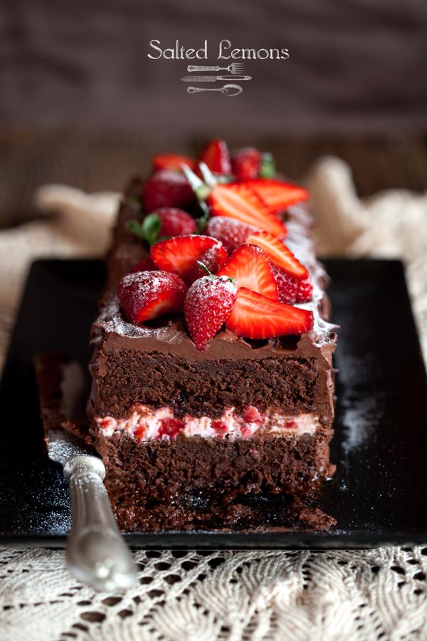 Chocolate cake with strawberries