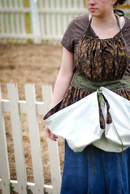 Gathering apron (for harvesting).