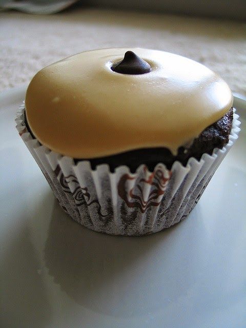 Peanut Butter Frosted {Chocolate Cupcakes} #recipe #favorite