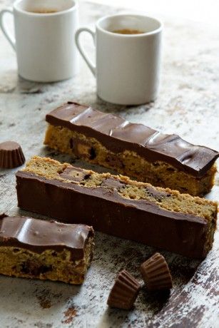 Peanut Butter Cup Cookie Bars ~ Simple ingredients and little cooking time, makes these peanut butter cup cookie bars so remarkable.