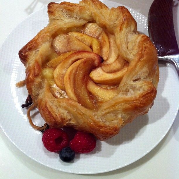 That skinny chick can bake!!!: Apple Topped Brie en Croute~