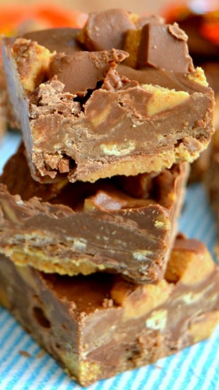 Reese's Peanut Butter Cup Fudge ~ This thick and creamy fudge tastes like a gigantic homemade Reese's Peanut Butter Cup and only has 4 simple ingredients... unforgettable fudge!