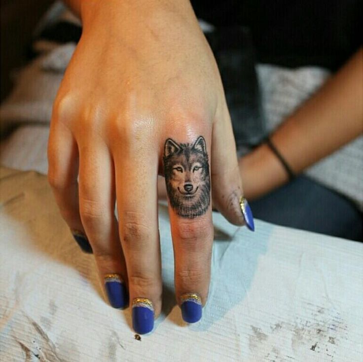 35 Cool Female Tattoos