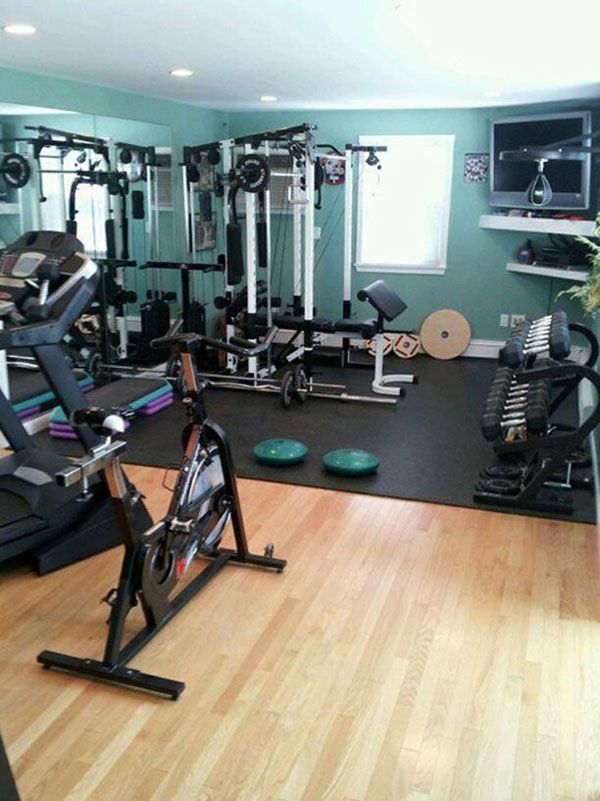 Looks a little bit crowded in this home gym, but it does have everything