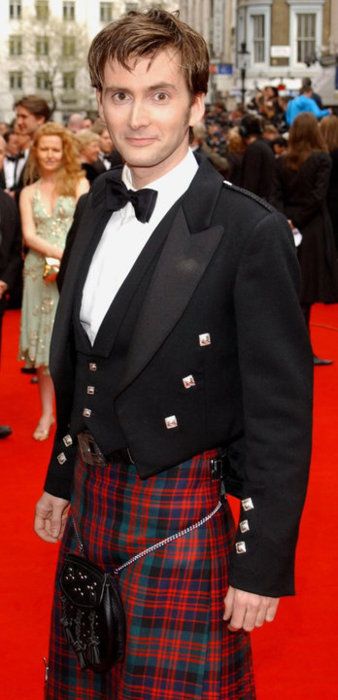 OMG it's David Tennant in a kilt. It's David Tennant in a kilt! Commence squeeing. SQUEEE!!