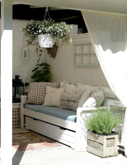Looks like this would be simple enough to build and I've been looking FOREVER for outdoor furniture & haven't found any I like better than this.