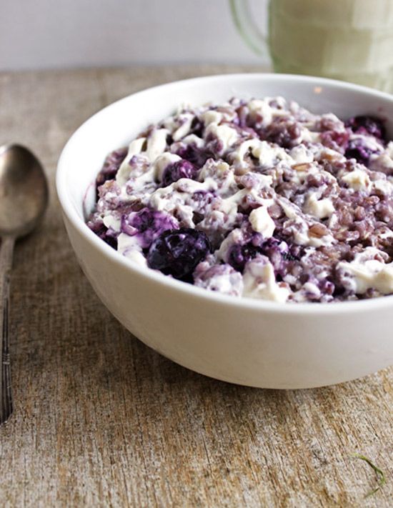 Blueberry Cheesecake Oatmeal ~ Like eating a bowl full of healthy cheesecake for breakfast! ~ from Food Faith Fitness