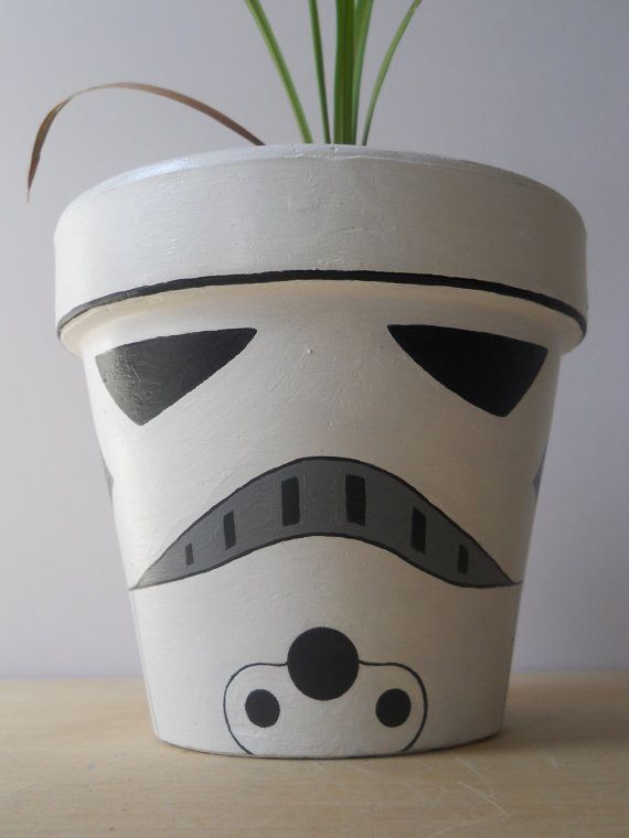 Stormtrooper Star Wars painted flower pot por GingerPots en Etsy, $24,00