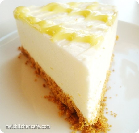 The Best {No-Bake} Lemon Cheesecake Recipe ~ creamy and light and lemony and so absolutely addicting!