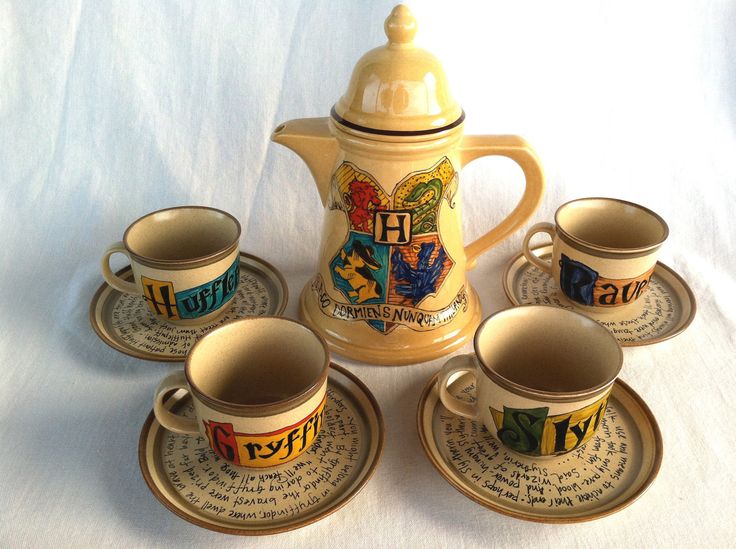 Harry Potter Hogwarts Crest Tea Set