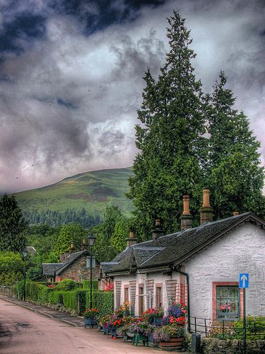 Loch Lomond Cottage, Scotland