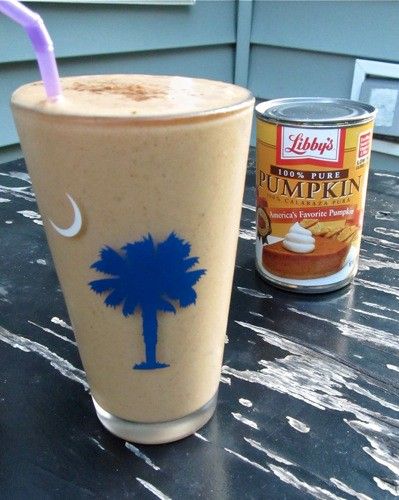 Simply too healthy, too easy & too delicious! I'm totally doing this!! Pumpkin Pie Smoothie 1/2 banana, 1/3 cup pumpkin puree, 1/3 cup plain Greek yogurt , 3/4 cup vanilla almond milk (or vanilla soy milk), few shakes of pumpkin pie spice, 4-5 ice