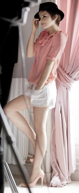Emma Watson ♥ Always classy and beautiful. Makes me want to cut my hair short and be short and wear hats and just be cute.
