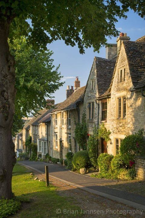 Row of Cottages, Burford, the Cotswolds, Oxfordshire, England (by Brian Jannsen Photography)