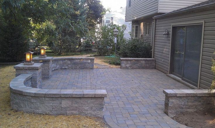 Low, short wall around patio. Room for plants or casual seating at parties. I like this idea.