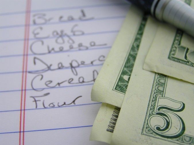 How to keep grocery bill at $200/month for a family of 4. Pin now, read later..