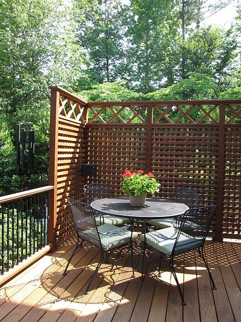 Want privacy screens like this on our deck... and possibly by our veggie garden to hide the view of our neighbours ugly yard...