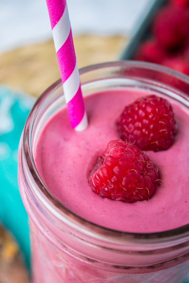Raspberry Peanut Butter Smoothie. Breakfast smoothie recipe.