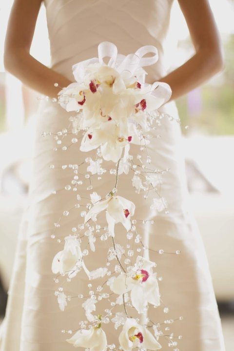 Wow! %_% "Cascading bouquet with wire and crystal beads"