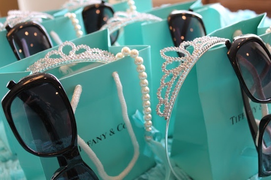 breakfast at tiffanys party ideas | Party Ideas / breakfast at tiffanys beach party. Really I totally could get into this especially if my gift came in a tiffanys box. LOL