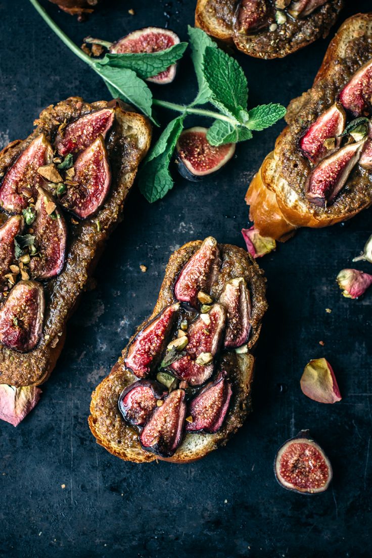 Baked brioche with pistachio crème, honey, and figs.