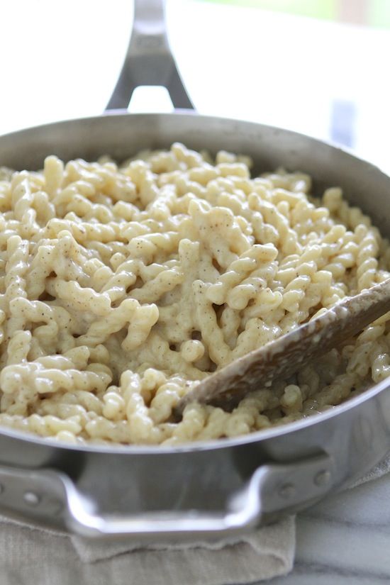 Browned Butter Alfredo Pasta--takes 20 minutes to make with only 4 ingredients! Totally amazing dinner right here.