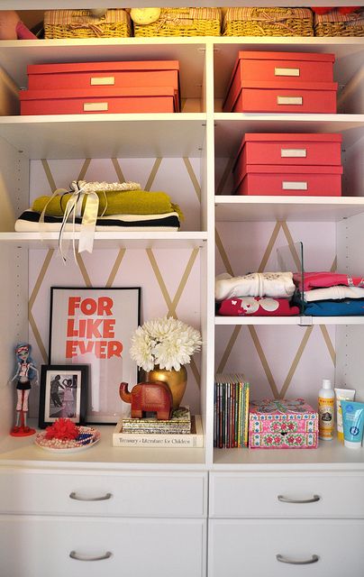 Girl's room closet organization