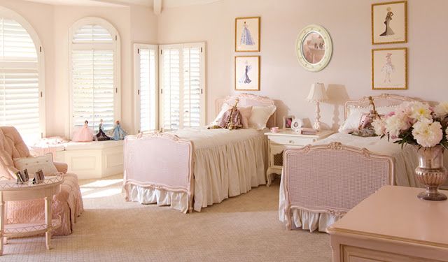Elegant children's room via Mix and Chic.