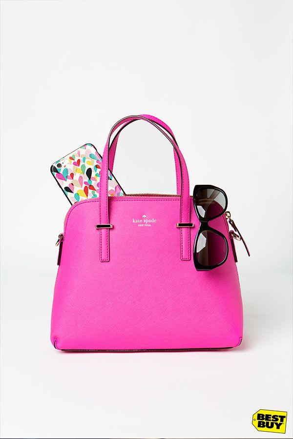 Always stay connected with the mom you love while she always stays stylish with the designer she loves. This season, dress her phone up in her favorite tech accessories with kate spade new york signature colors and prints. It’s one thing to be reachable, 
