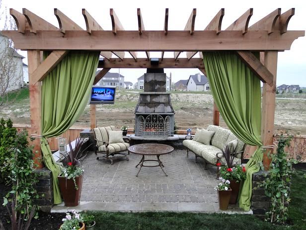 Learn how to build a pergola to improve your deck or patio space. (hgtv)