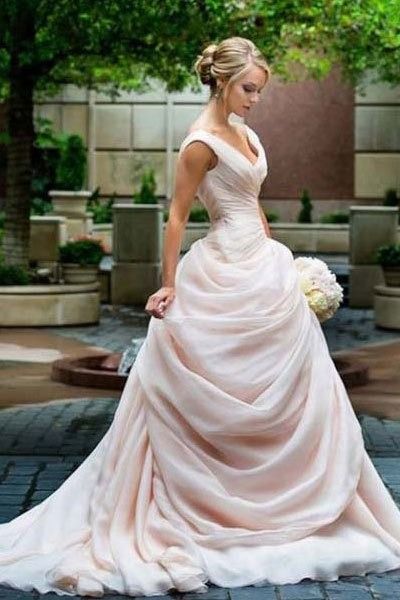 Wow.. ~ Beautiful Unique Ball Gowns, couture, wedding, bridal ...