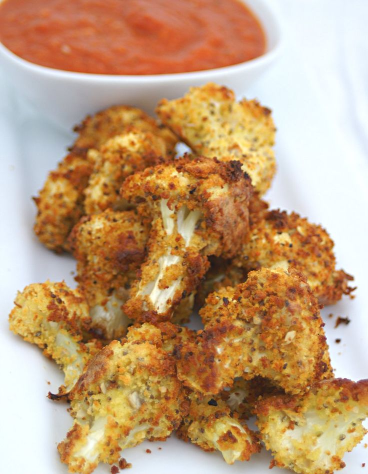 Low Calorie Crunchy Cauliflower // very good! didn't end up greasy or oily. didn't really prefer the dipping sauce, tho (tasted exactly the same as dipping sauce for shrimp.... and while THAT is good, putting that flavor on these wasn't my fav