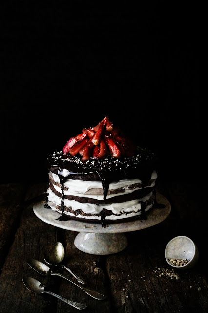 Chocolate Meringue Layer Cake | Pratos e Travessas