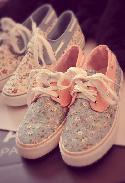 Whimsical Raindrop Cottage! Need a cute little pair of shoes, love the style