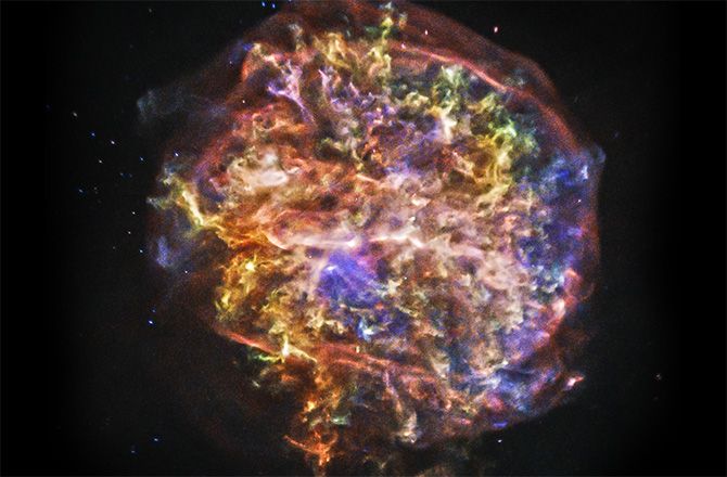 The supernova remnant G292.0+1.8 is of particular interest to astronomers. One of only three remnants in our galaxy known to contain large quantities of oxygen, G292.0+1.8 is a source of elements heavier than hydrogen and helium. The high metalicity of de
