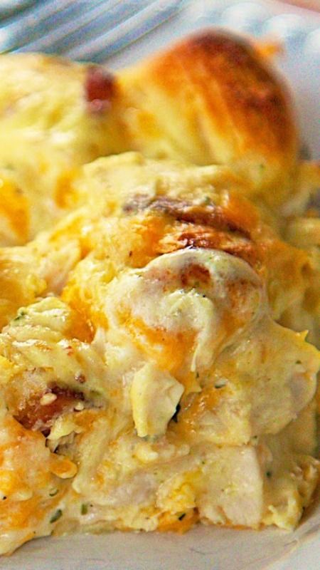 "Cracked Out" Chicken Bubble Up ~ Chicken, bacon, ranch and biscuits... So good, Put this on your dinner menu right now! You won't regret it.