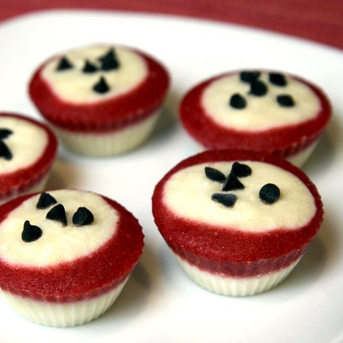 Healthy Dessert: 30-Calorie Frozen Yogurt Cupcakes banana and strawberry