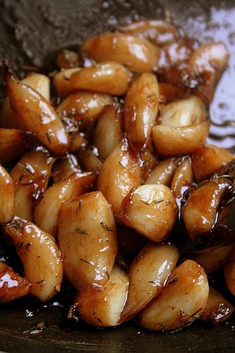 caramelized garlic cloves in balsamic vinegar