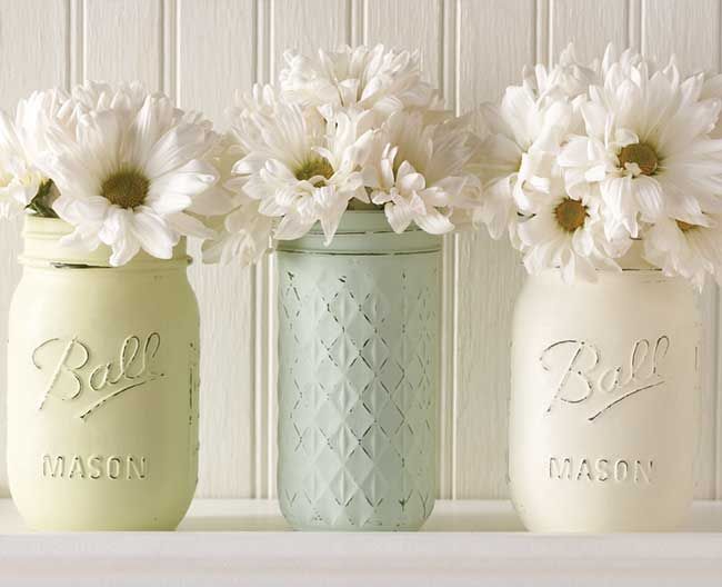 #DIY these vintage-inspired #masonjars with the brand new Vintage Decor Paint from #marthastewartcrafts, now available Michaels Stores