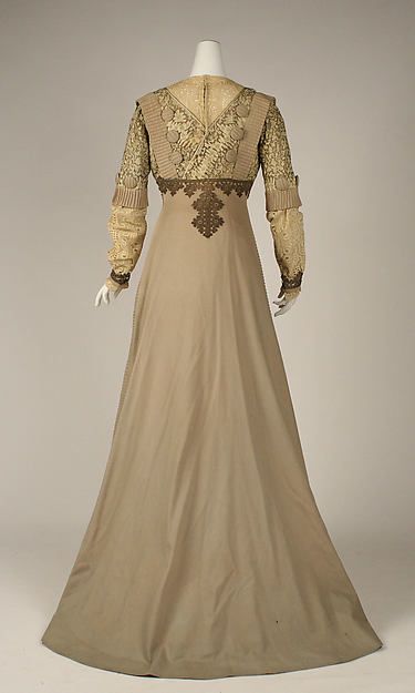 Visiting dress Designer: Jacques Doucet Date: ca. 1903 Culture: French Medium: wool, cotton, silk, metallic thread Accession Number: 1976.390.8