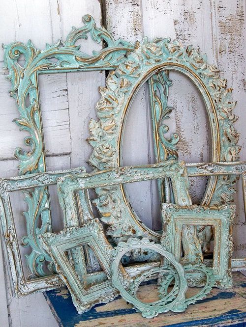 paint different frames using Annie Sloan Chalk Paint™ Decorative