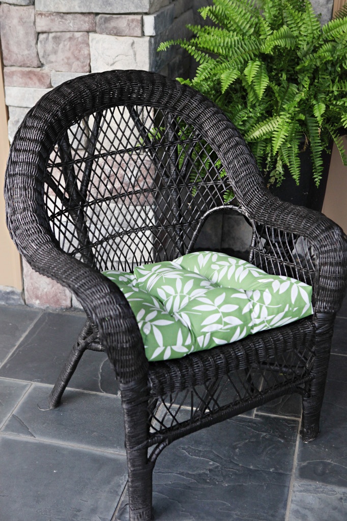 Wicker chair makeover...Doing the same thing to the wicker furniture on my porch...changing from white to black....LOVE IT!!!