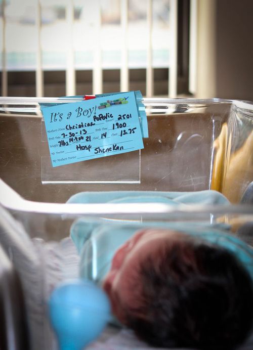 10 Photos to Take on Baby's First Day