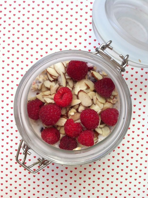 VEGAN: Mason Jar Overnight Oatmeal - I've created something similar without oats or chia seeds, be fun to try this too