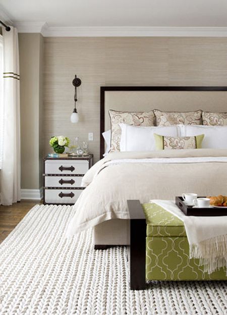 Love the textured rug, not to mention the grass cloth walls