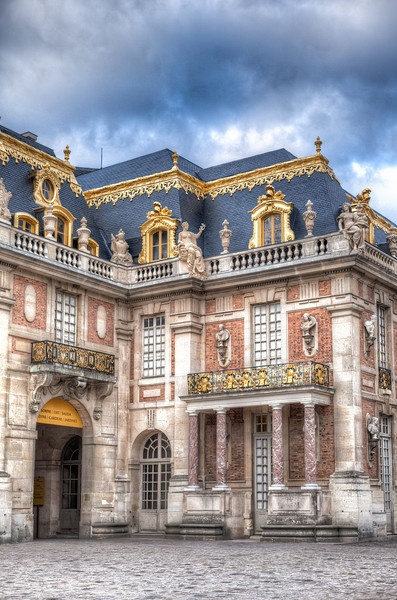 The Main Palace at Versailles #MarieAntoinette.. Stunning.. A must see in Paris. Quick tip! If there is a long line and there usually is, go round the gardens first. Then inside won't be as busy and you will be able to see more. This is a full days tr