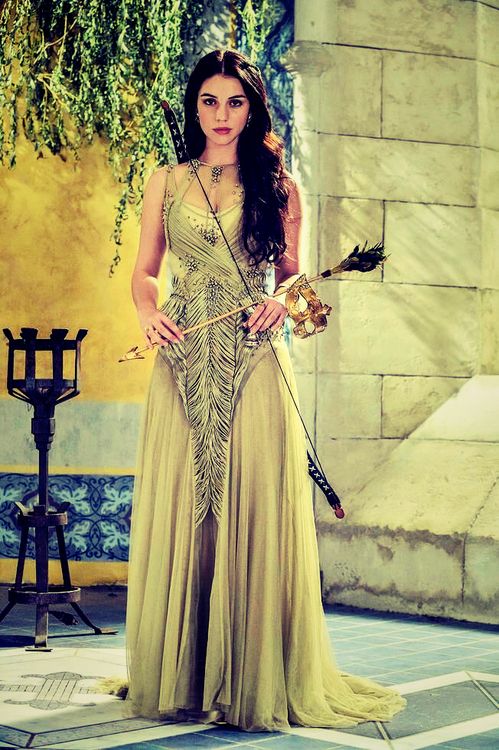 Adelaide Kane plays Mary on Reign. I just LOVE all of her dresses! So beautiful.
